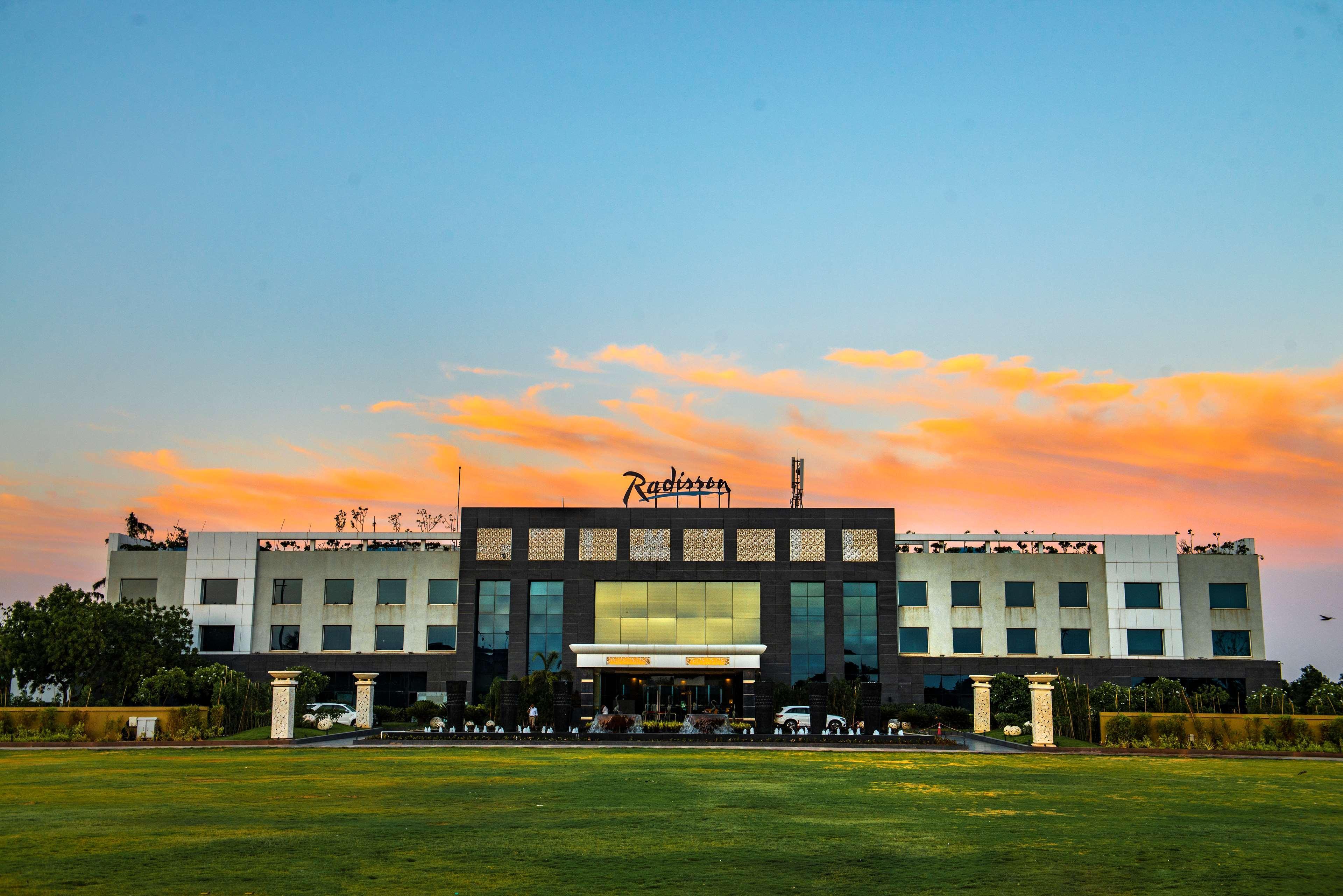 Radisson Resort & Spa Kandla Gāndhīdhām Exterior foto