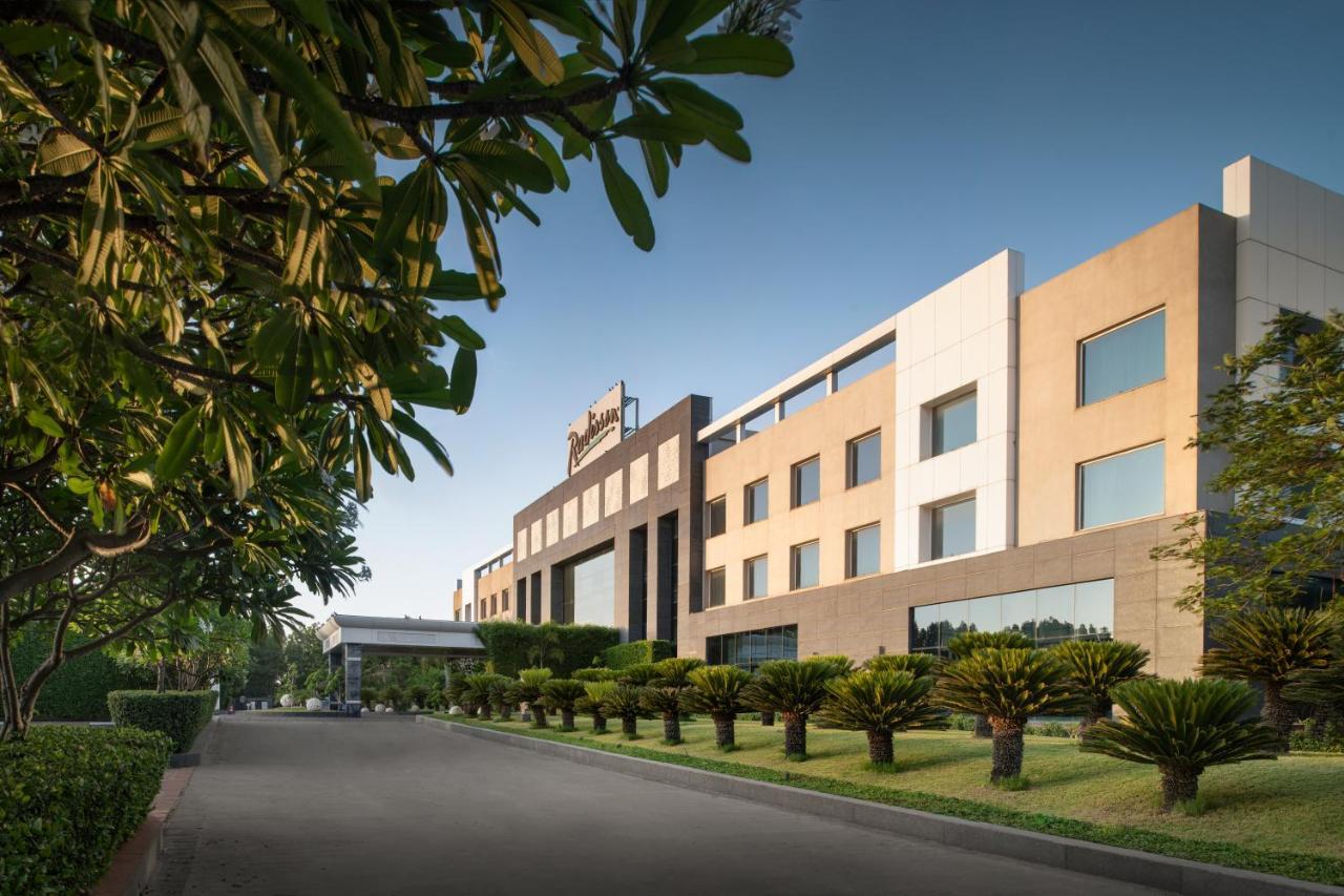 Radisson Resort & Spa Kandla Gāndhīdhām Exterior foto